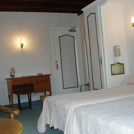 Au Gay Hotel